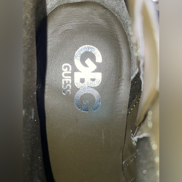 Selling these green GUESS heels - Picture 3 of 4